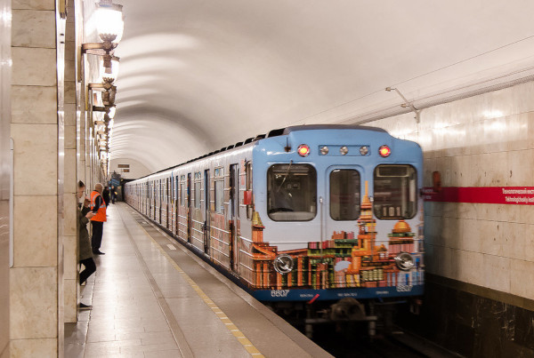 Поезда в метро Петербурга стали длиннее. 17124.jpeg Поезда в метро Петербурга стали длиннее. транспорт, метро, поезда, Петербург