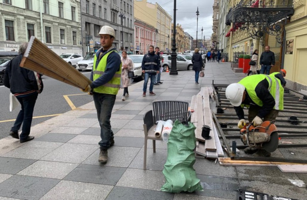 В центре Петербурга снесли незаконные летние кафе. 17187.jpeg В центре Петербурга снесли незаконные летние кафе. летние кафе, Петербург