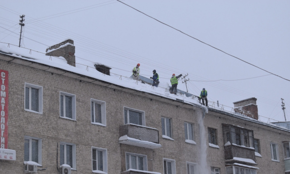 В Кирове крышу почистили вместе антеннами. 15266.jpeg В Кирове крышу почистили вместе антеннами. 15266.jpeg