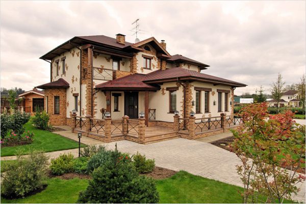 Декоративная отделка фасада загородного дома. 15474.jpeg Декоративная отделка фасада загородного дома. 15474.jpeg