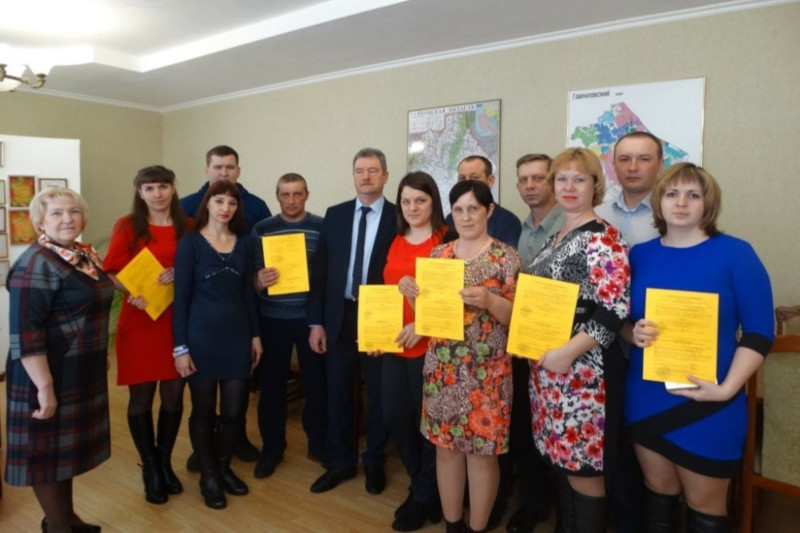 Шесть молодых семей из тамбовского села получили сертификаты на жильё. 15495.jpeg Шесть молодых семей из тамбовского села получили сертификаты на жильё. 15495.jpeg