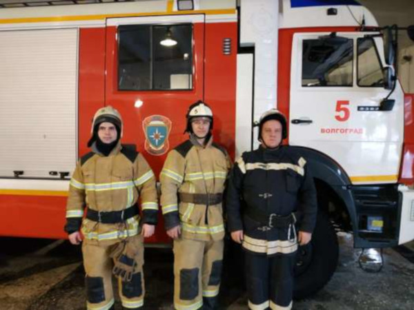 В Волгограде пожарный вынес из горящей квартиры младенца. 14859.jpeg В Волгограде пожарный вынес из горящей квартиры младенца. 14859.jpeg