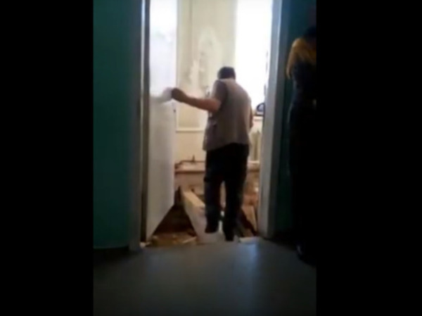 В одной из поликлиник Кургана провалился пол. 14981.jpeg В одной из поликлиник Кургана провалился пол. 14981.jpeg