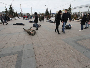 Флешмоб в Тюмени: протестующие против роста тарифов ЖКХ