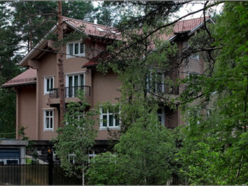 Замок миллиардера Астафьева снова арестован
